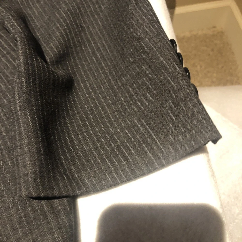 Emanuel Ungaro‎ Sport Coat 100% Wool Size 46R 40W Gray Pin Stripe Dress Holidays